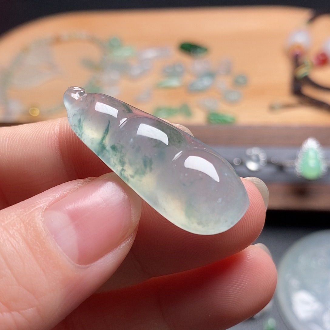 翡翠颈饰未镶嵌福豆