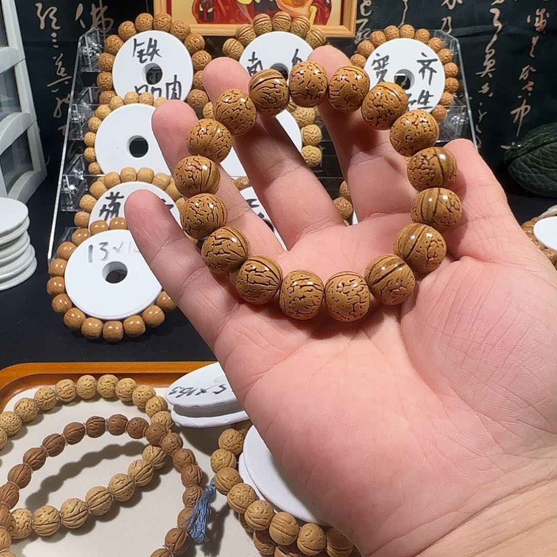 E***i核桃手串/手链红魔留纹…..