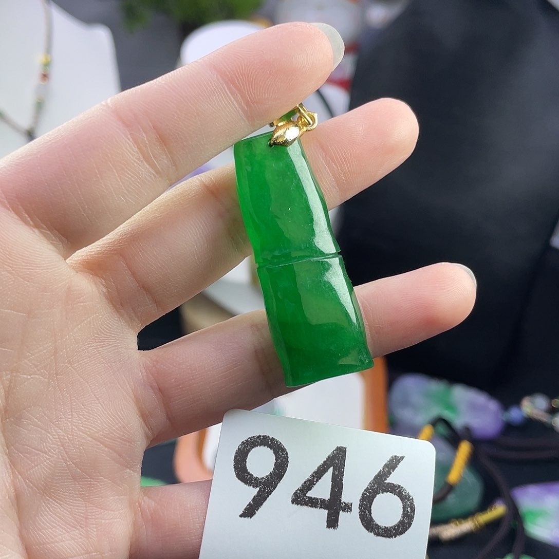 翡翠未镶嵌吊坠(赠链)