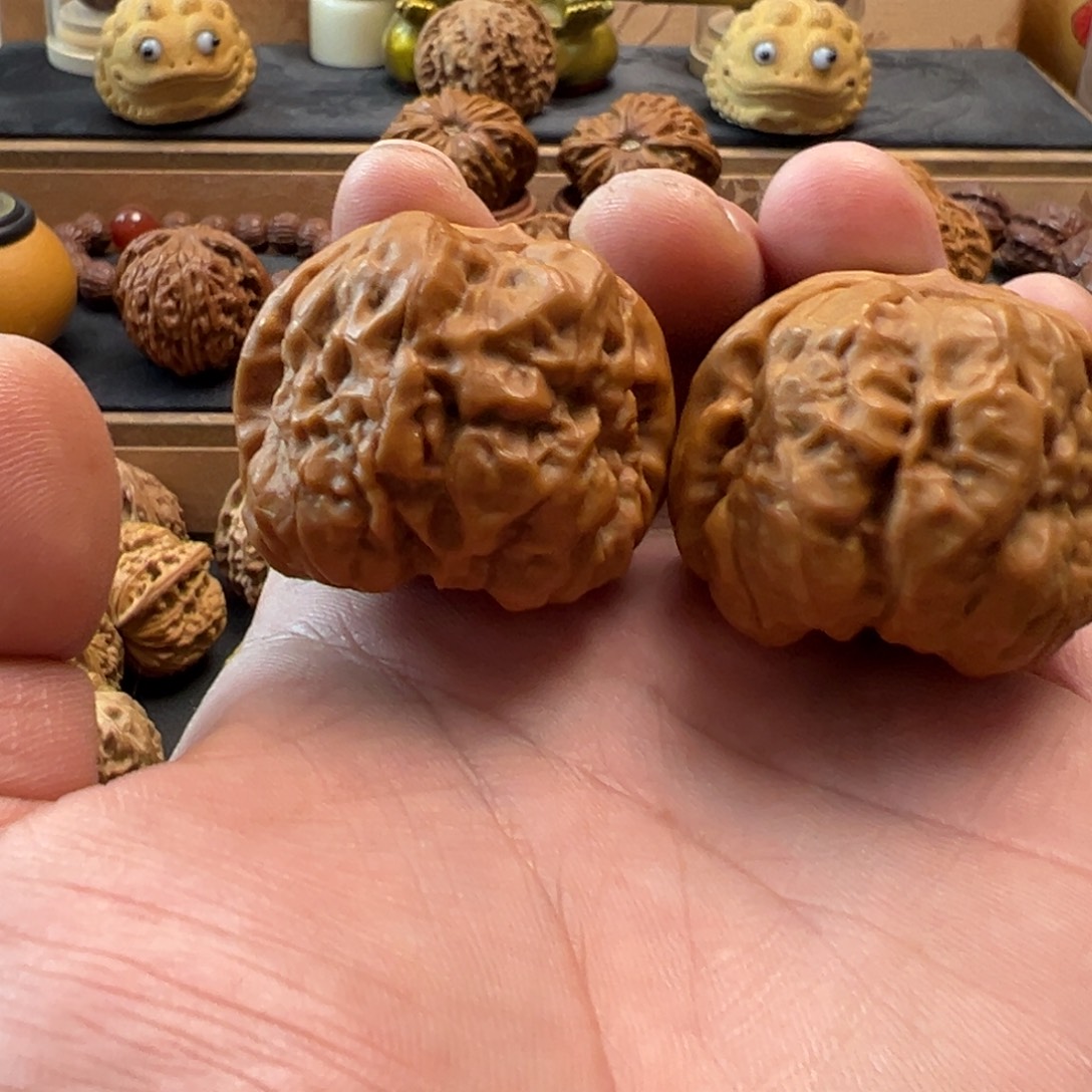 把件猴头核桃文玩核桃， 蛤蟆头