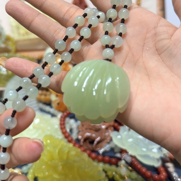 合金蛇纹石玉吊坠
