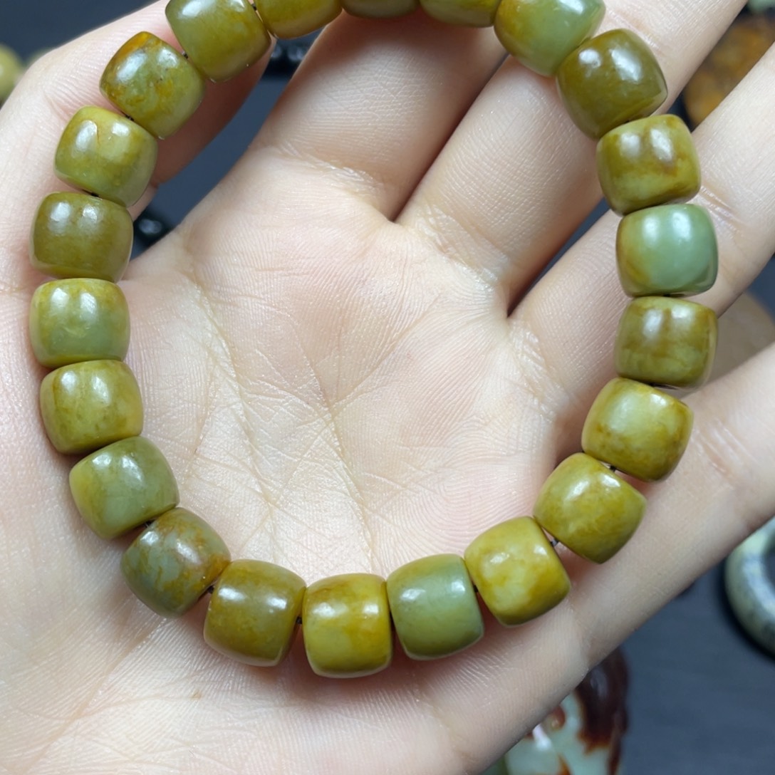 岫岩河磨玉（透闪石质玉）颈饰未镶嵌