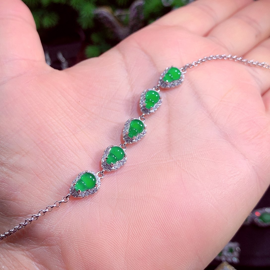 颈饰未镶嵌翡翠天然