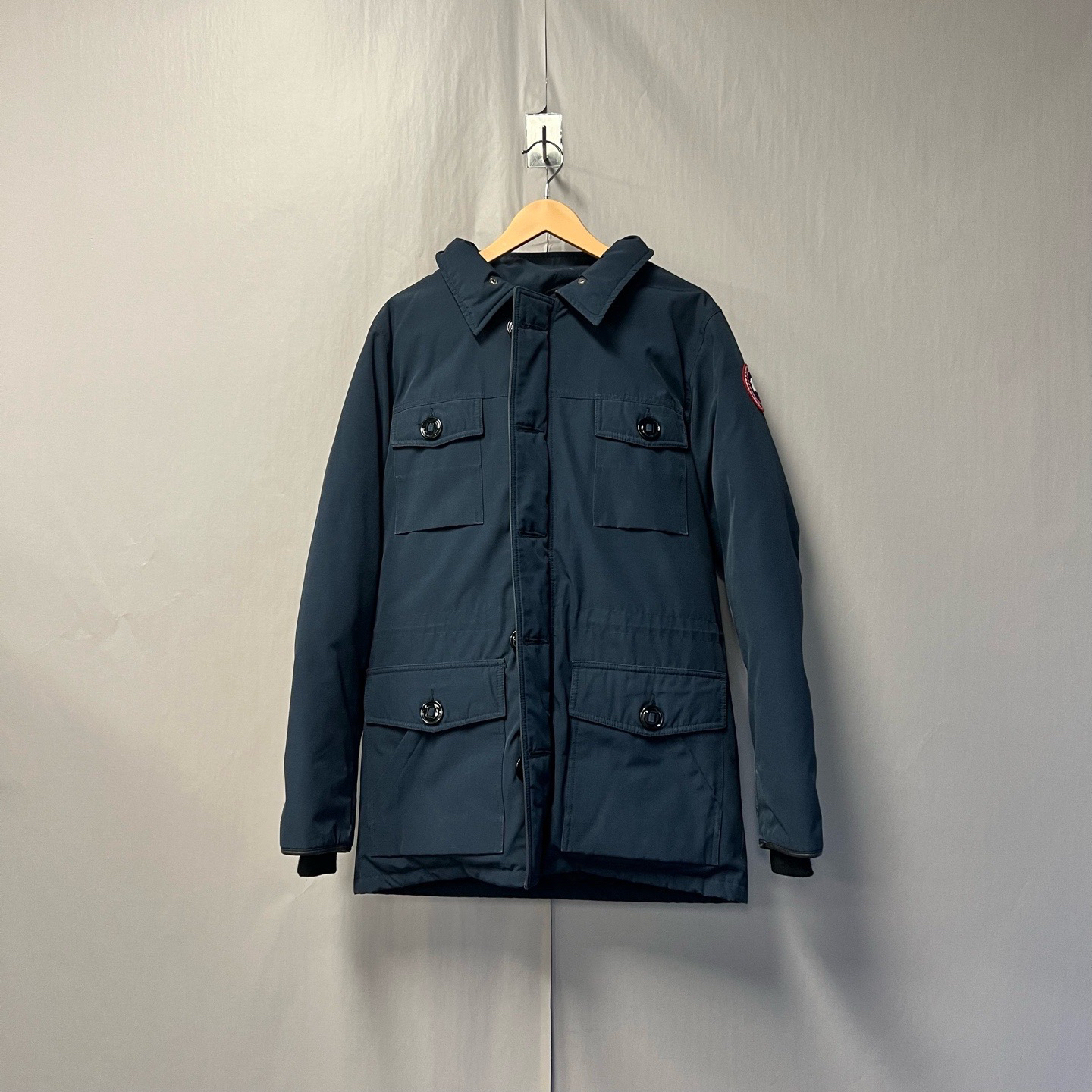 99新 CANADA GOOSE 远征藏青色logo连帽羽绒服 S码 #3510jnd