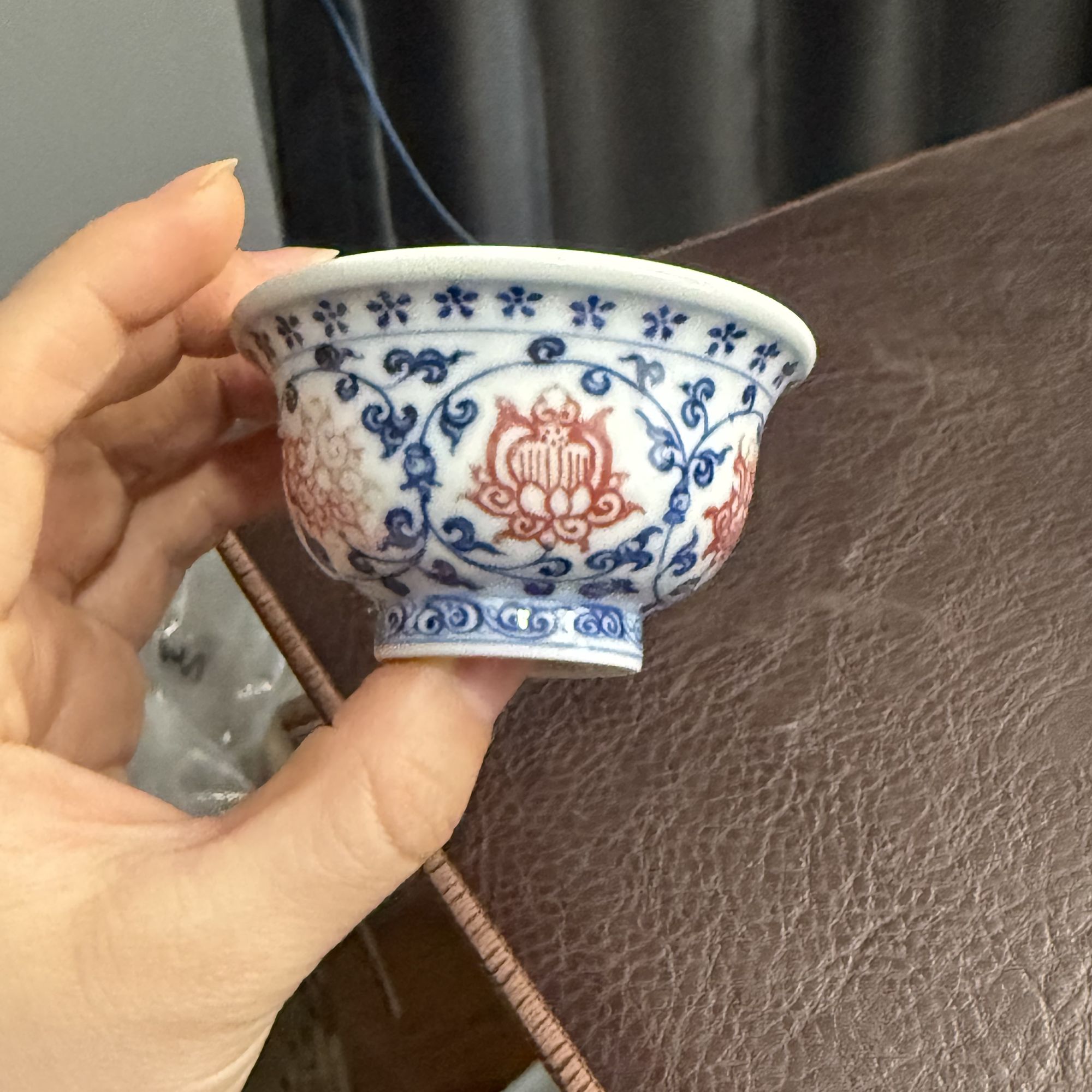 有瑕疵釉里红缠枝小小压手杯683