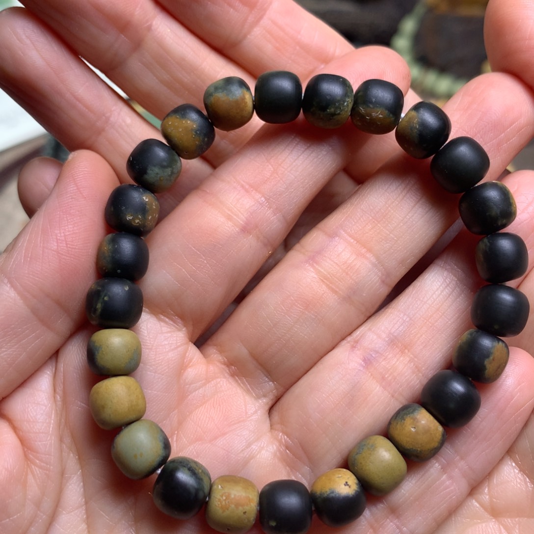 王***明岫岩河磨玉（透闪石质玉）未镶嵌手串