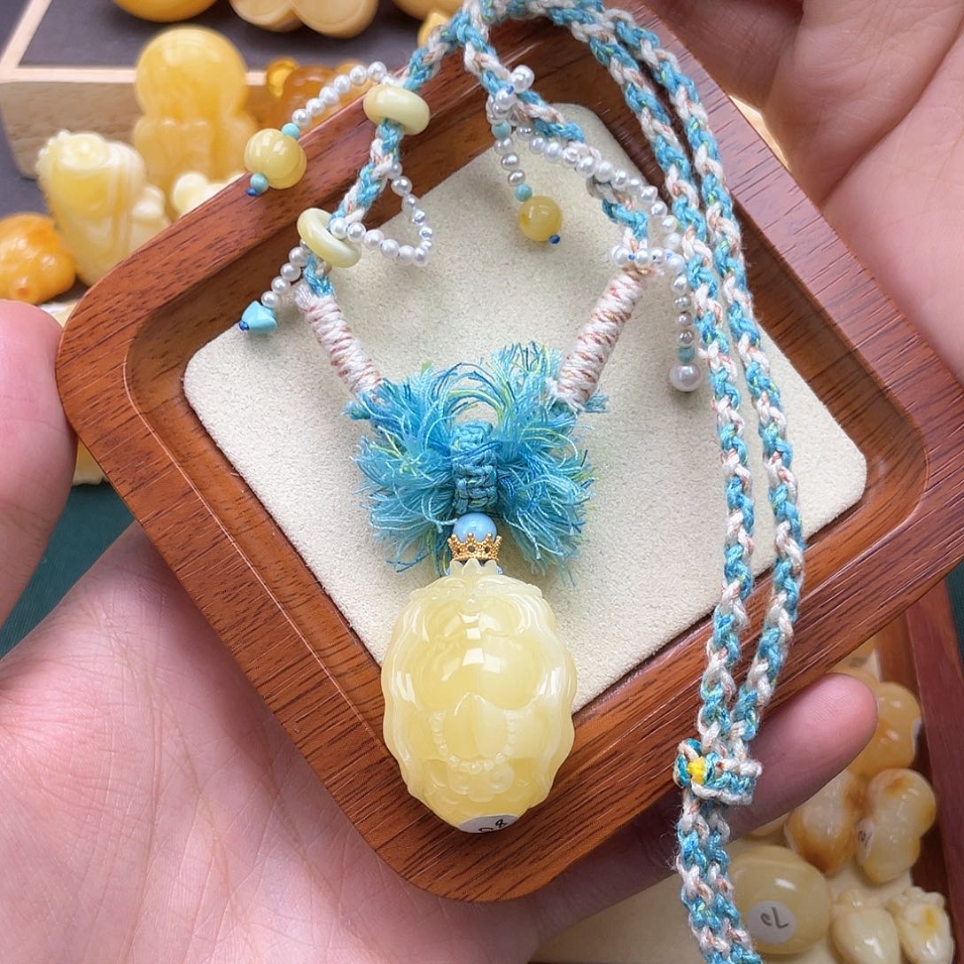 琥珀裸石未镶嵌臻蜜蜡