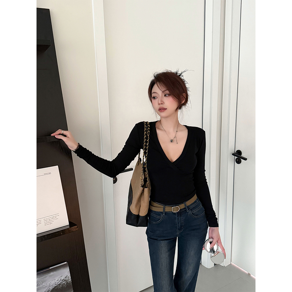 三颗金鑫•黑色V领打底长袖修身显瘦辣妹纯欲上衣女2025早秋新款F