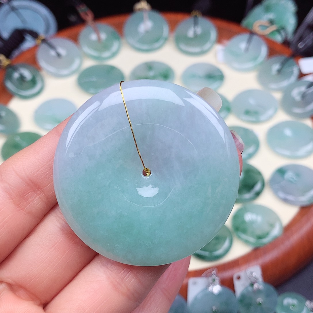 翡翠颈饰未镶嵌吊坠