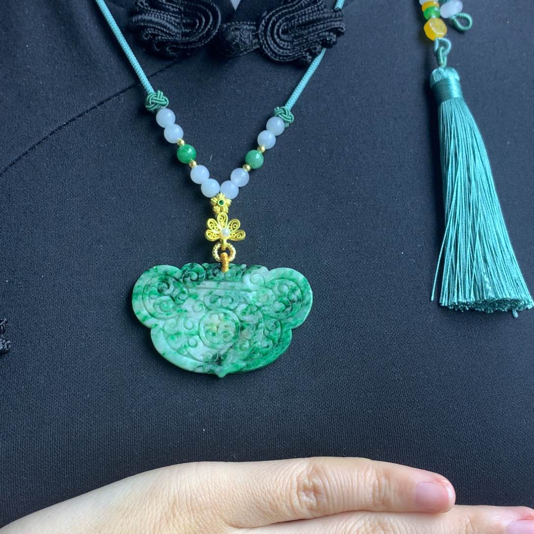 翡翠颈饰未镶嵌翡翠