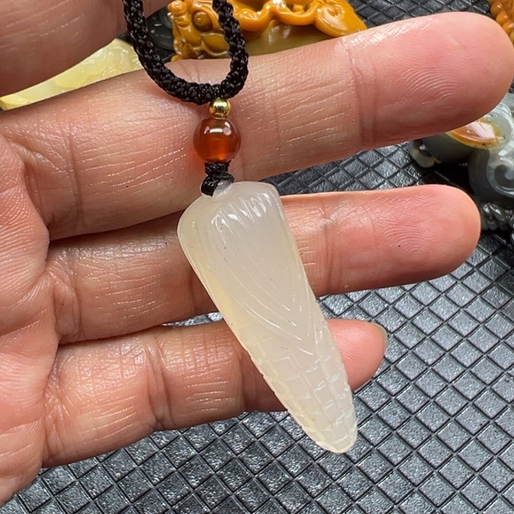 石英质玉（黄龙玉）颈饰未镶嵌