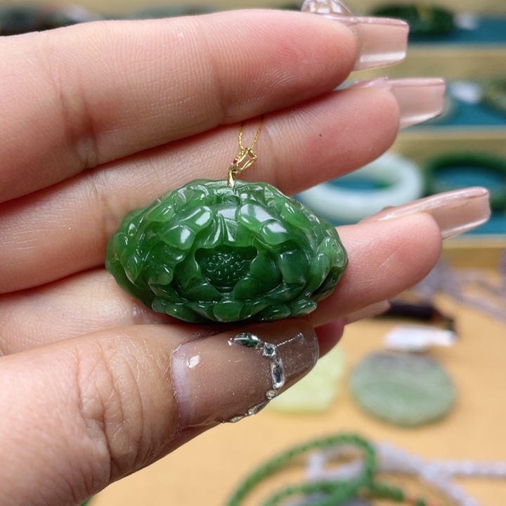 和田玉吊坠62圈口。编号718K金镶嵌