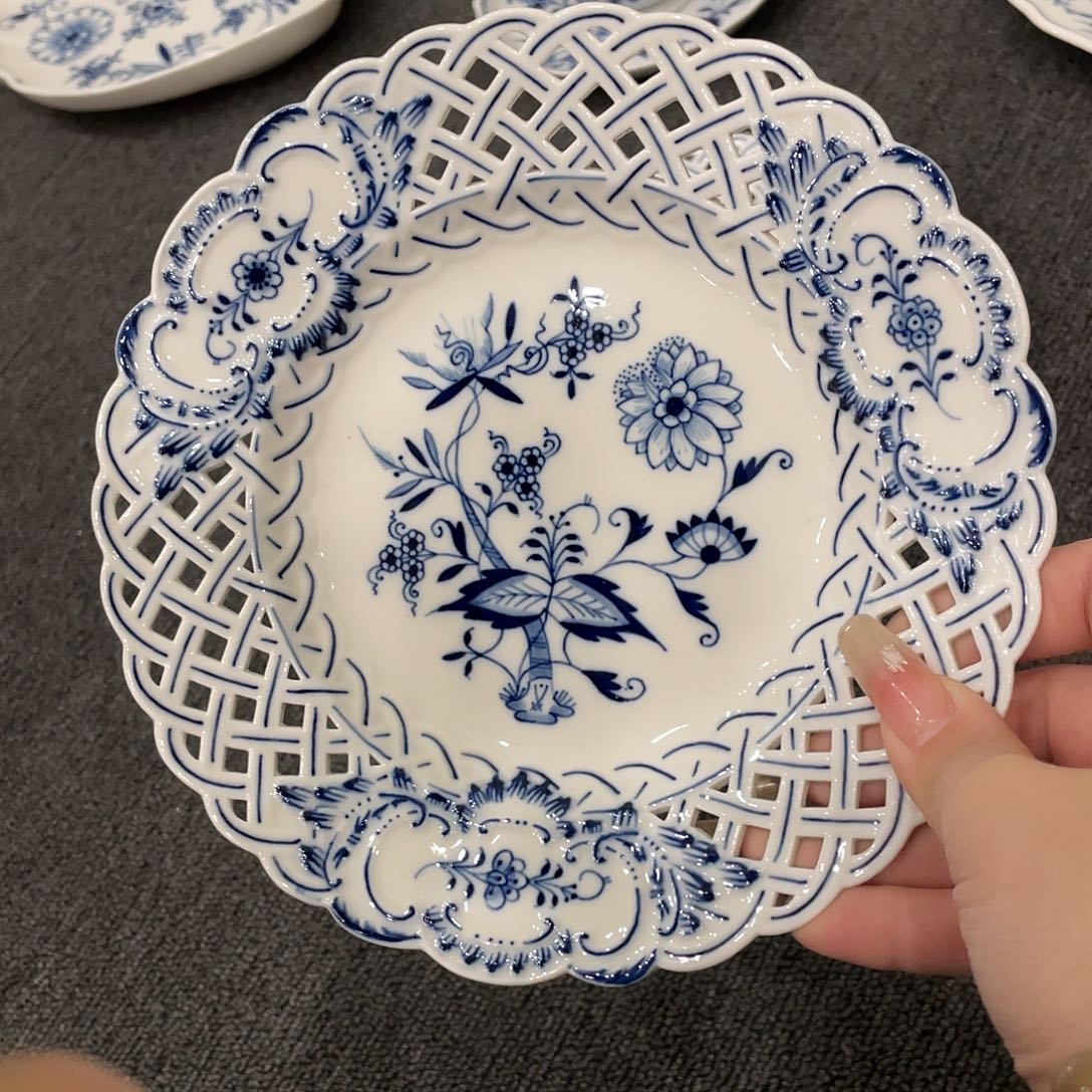 瓷片中古一等镂空甜品碟