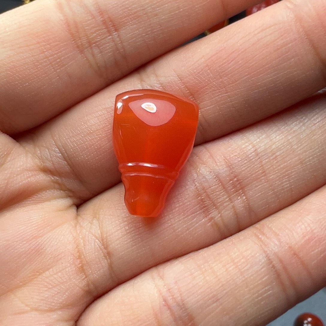 南红玛瑙三通未镶嵌