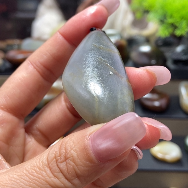 和田玉未镶嵌把件