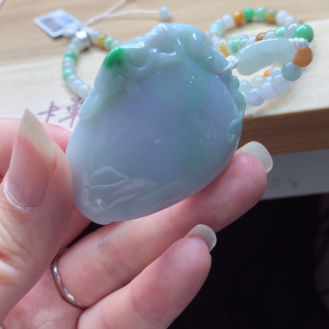 翡翠颈饰未镶嵌吊坠