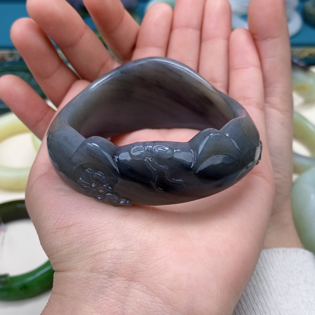 和田玉手镯  未镶嵌神***大