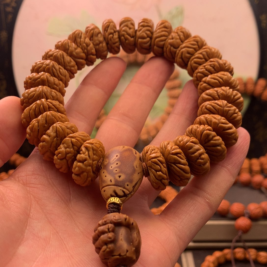 【闪购商品】桃核手串?****?21祥云纽扣