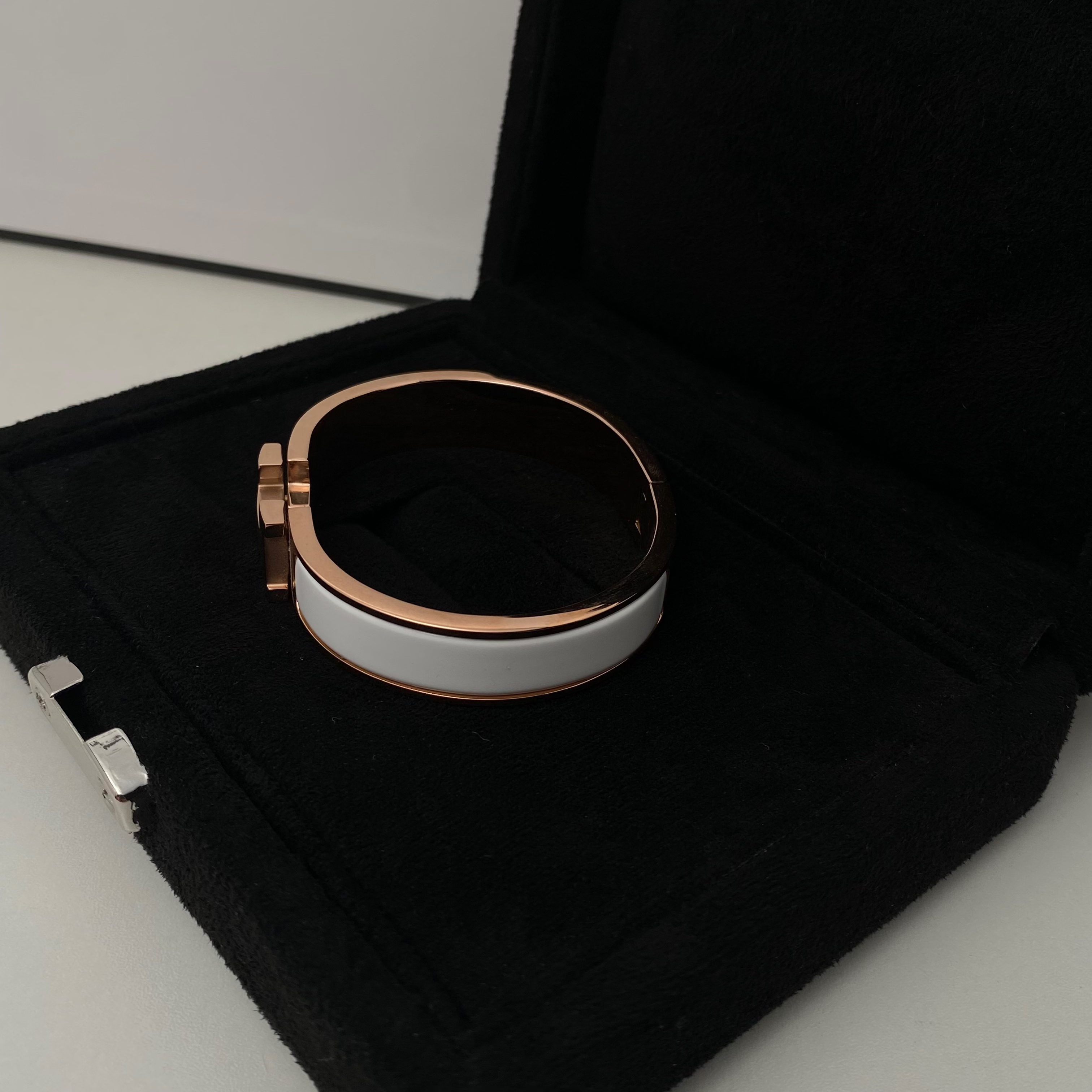 铜合金珐琅手镯 经典字母手镯 气质网红白色轻奢时尚百搭Z0726