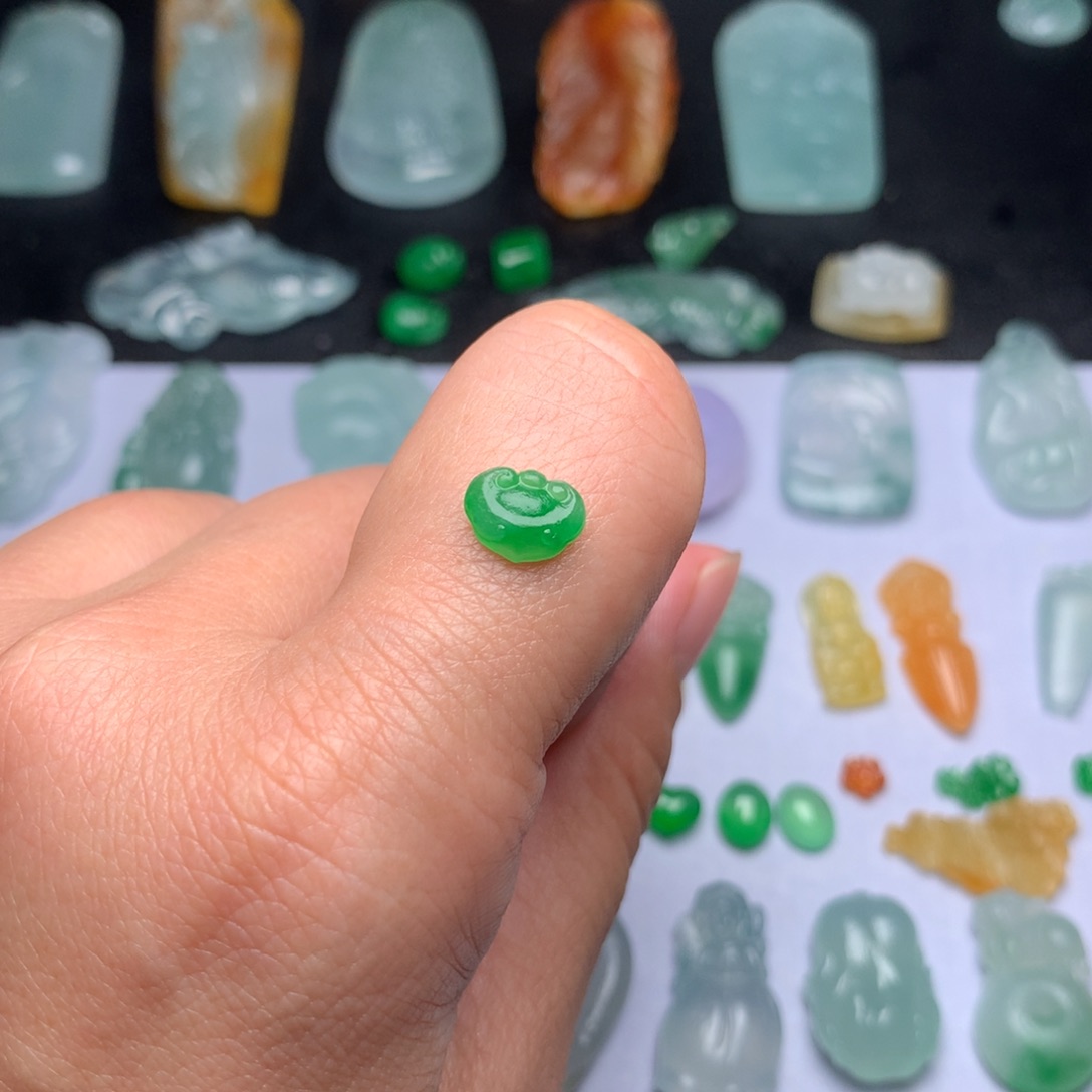 ****多定制翡翠未镶嵌如意