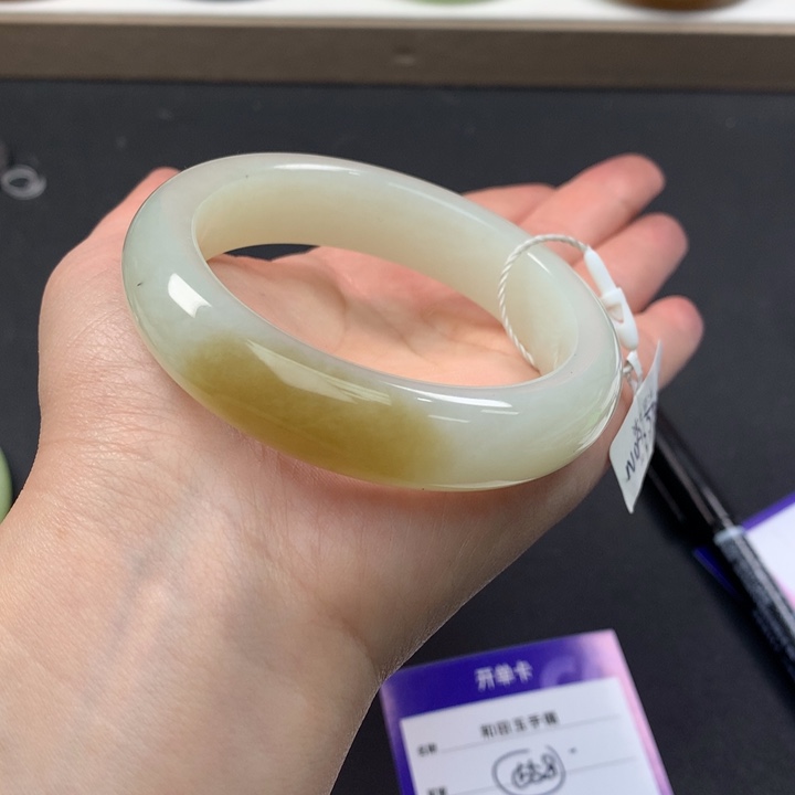 和田玉（糖玉）手镯未镶嵌