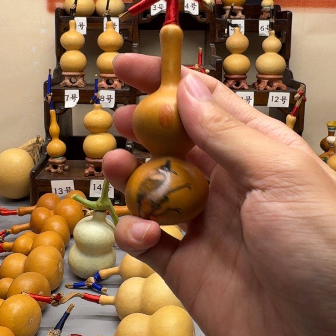 枯***.八宝葫芦 老皮喜鹊图