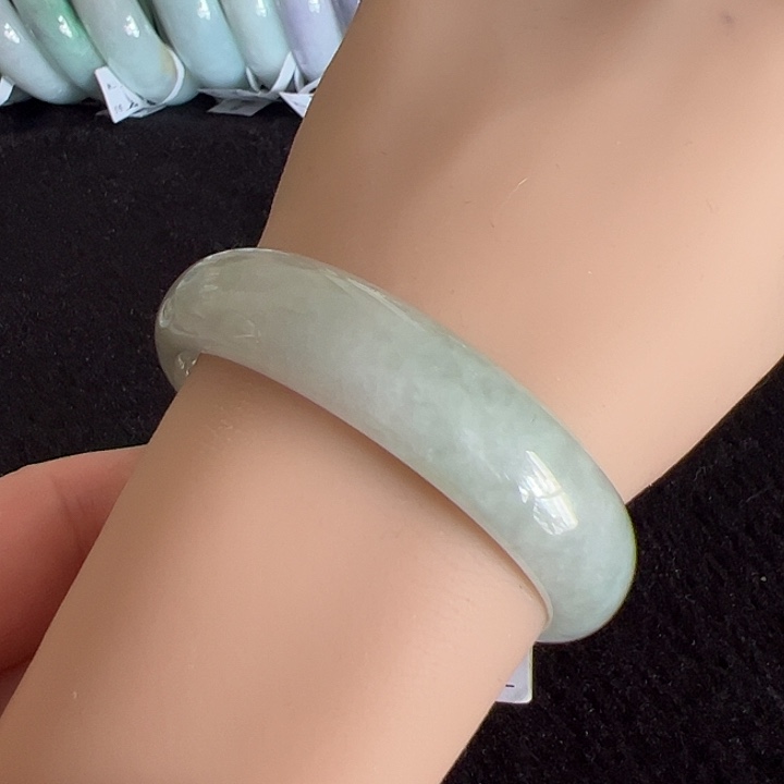 翡翠未镶嵌手镯编号42137圈口52.5