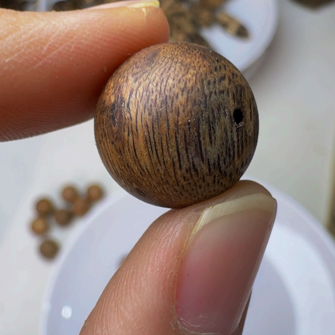 手***吃沉香沉香碎屑小叶陆河1.6，1.77克