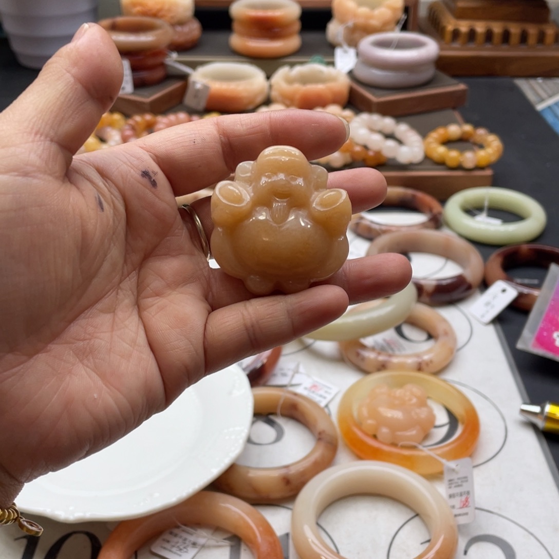 悠***得石英岩玉未镶嵌手镯