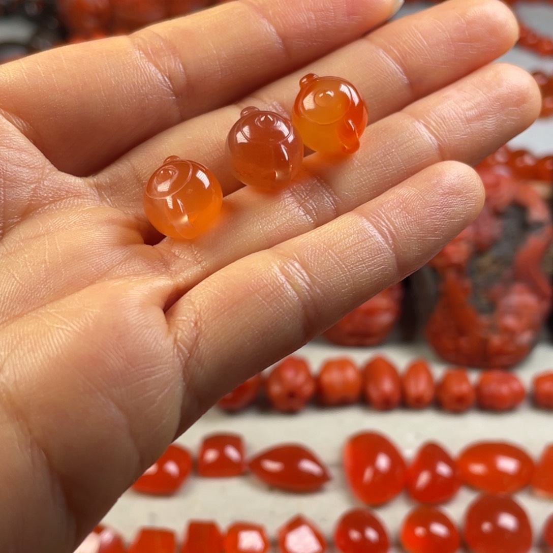 南红玛瑙天然原矿把把壶3颗未镶嵌马**功