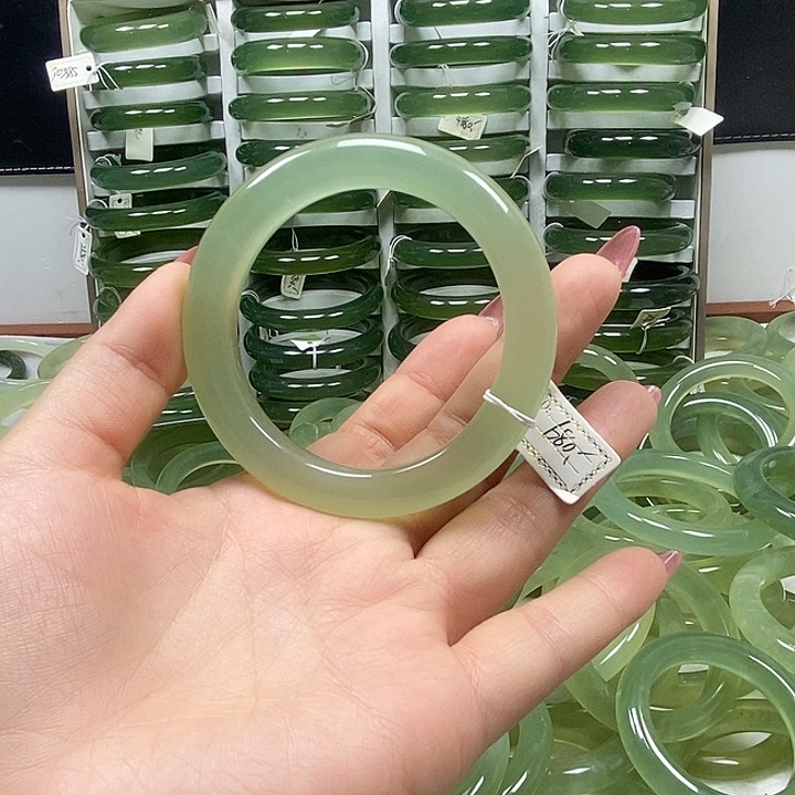 小***姐蛇纹石玉未镶嵌手镯