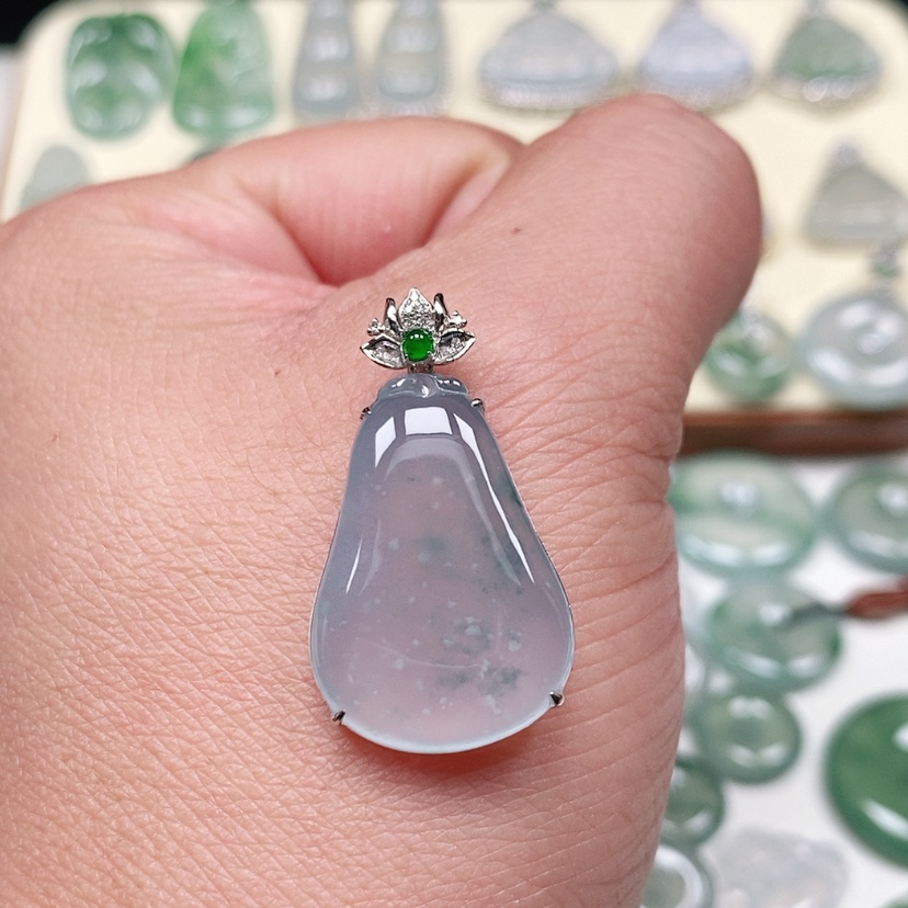 【闪购商品】颈饰18K金镶嵌翡翠