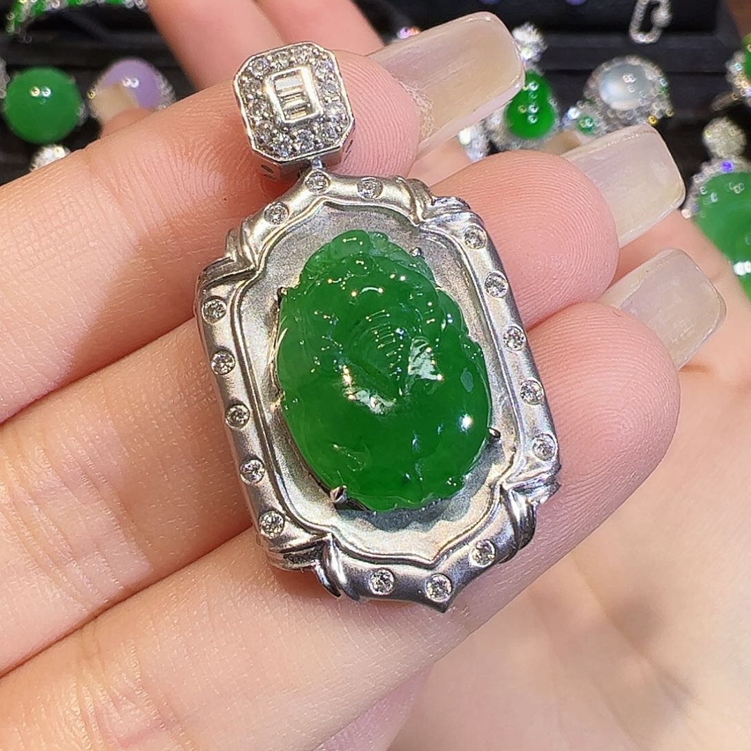 翡翠颈饰18K金镶嵌貔貅