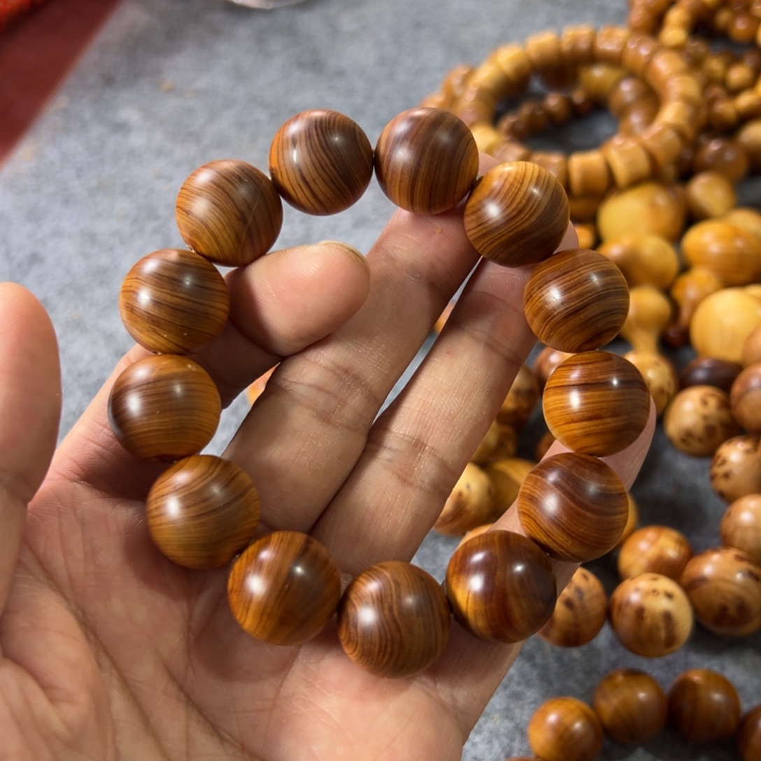 栗***o柏木（崖柏）太行陈化瑕疵1.8