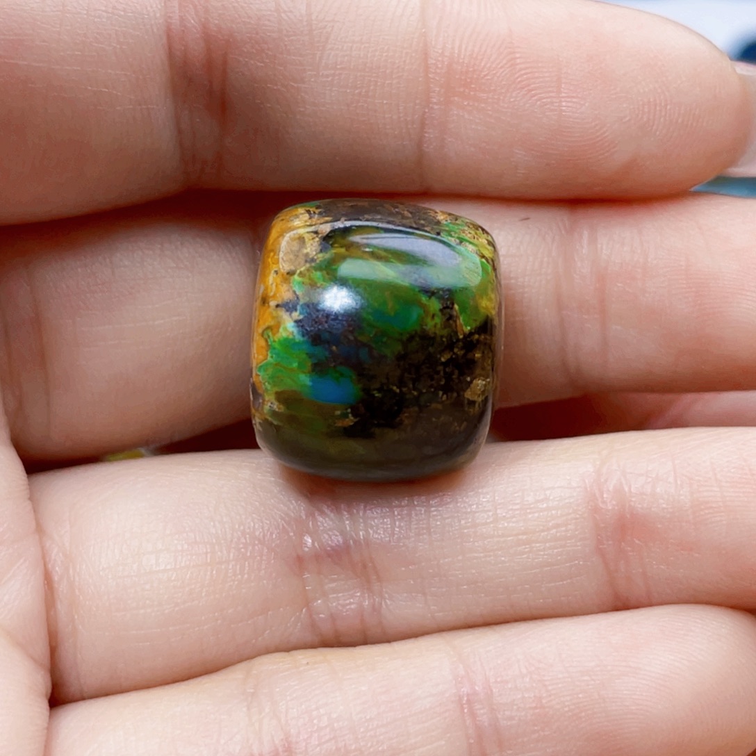 绿松石未镶嵌饰品