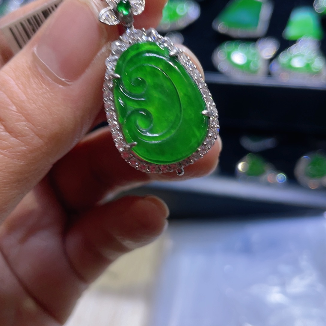 翡翠吊坠(赠链)银S925镶嵌