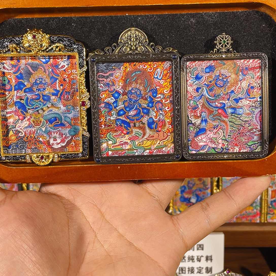 六臂大黑天热贡小唐卡