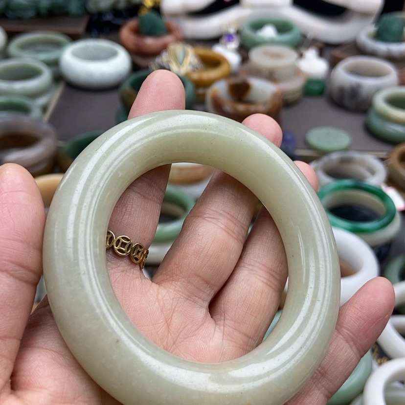 【闪购商品】石英质玉手镯53未镶嵌