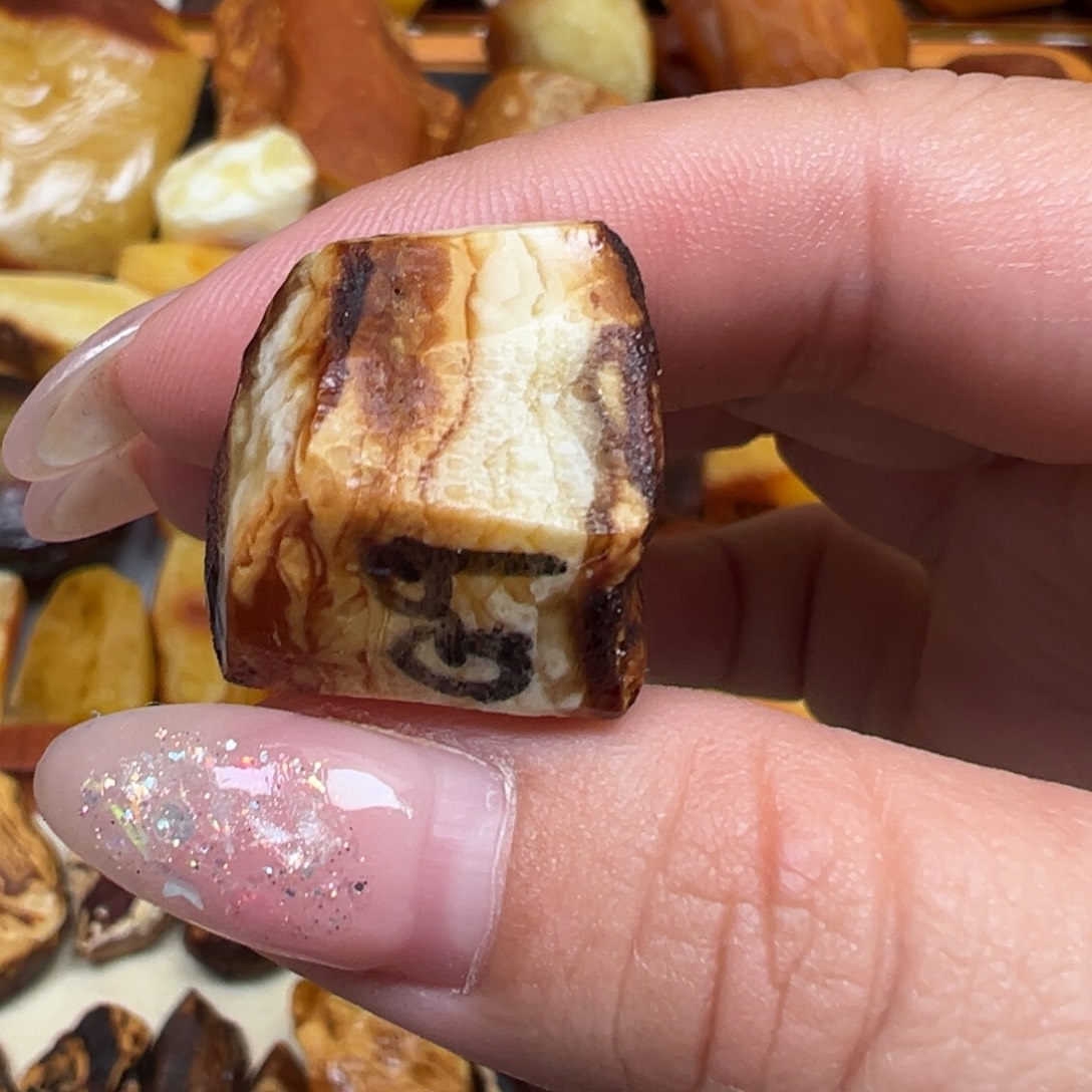 定制琥珀未镶嵌蜜蜡