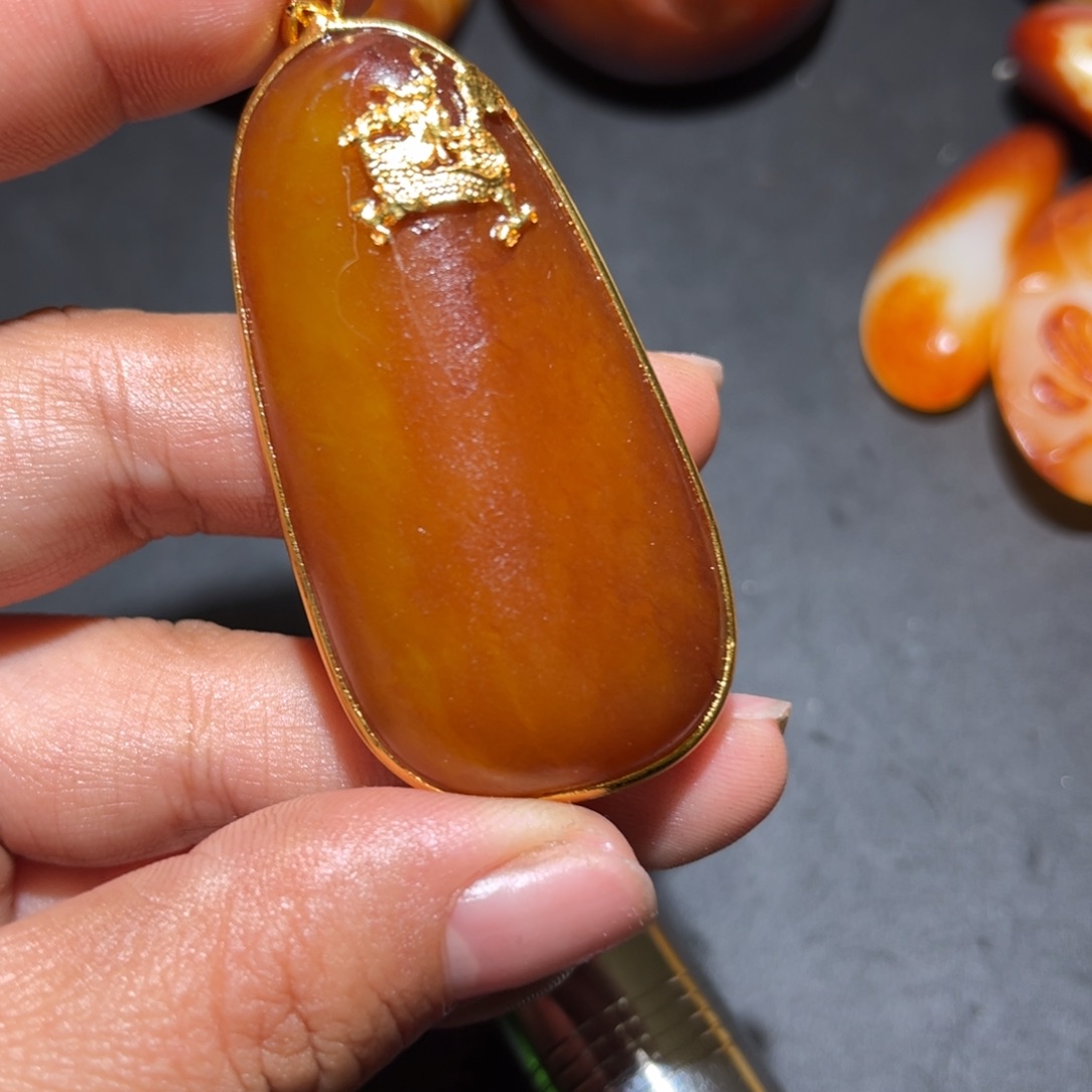 和田玉未镶嵌珠宝奇石