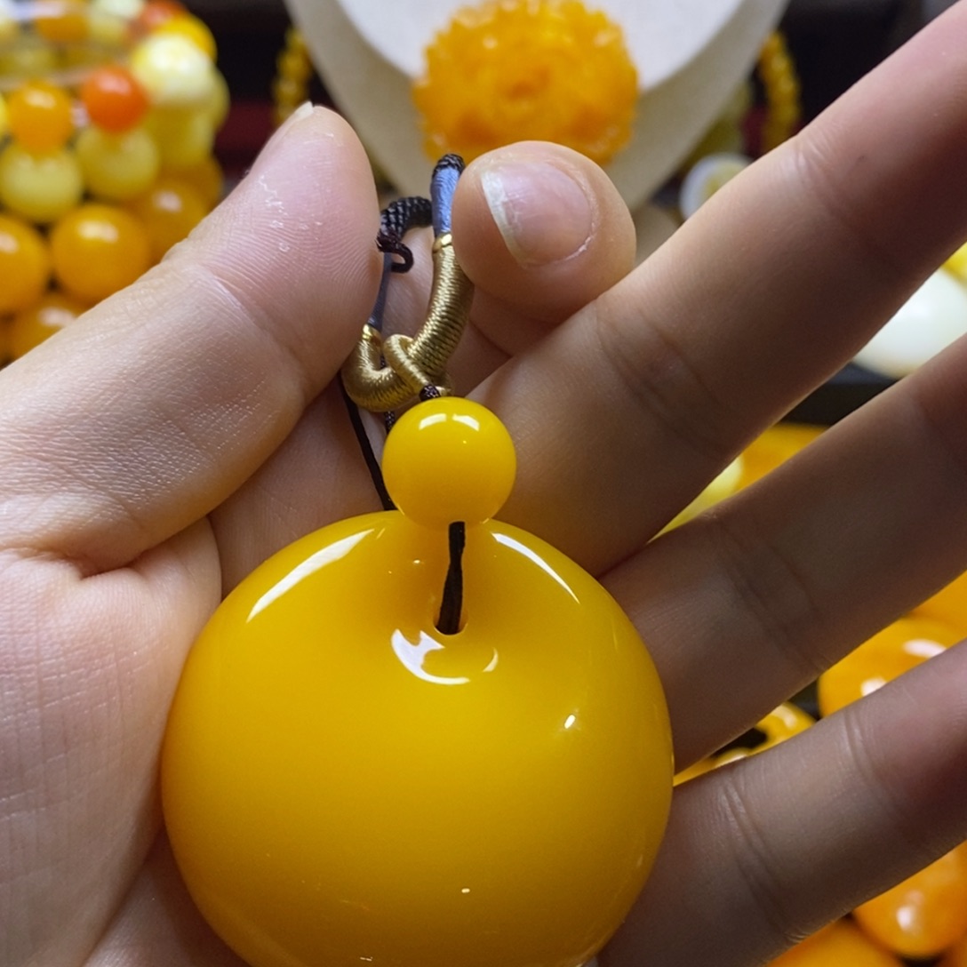 牛***力非金属小号鸡油黄公主扣