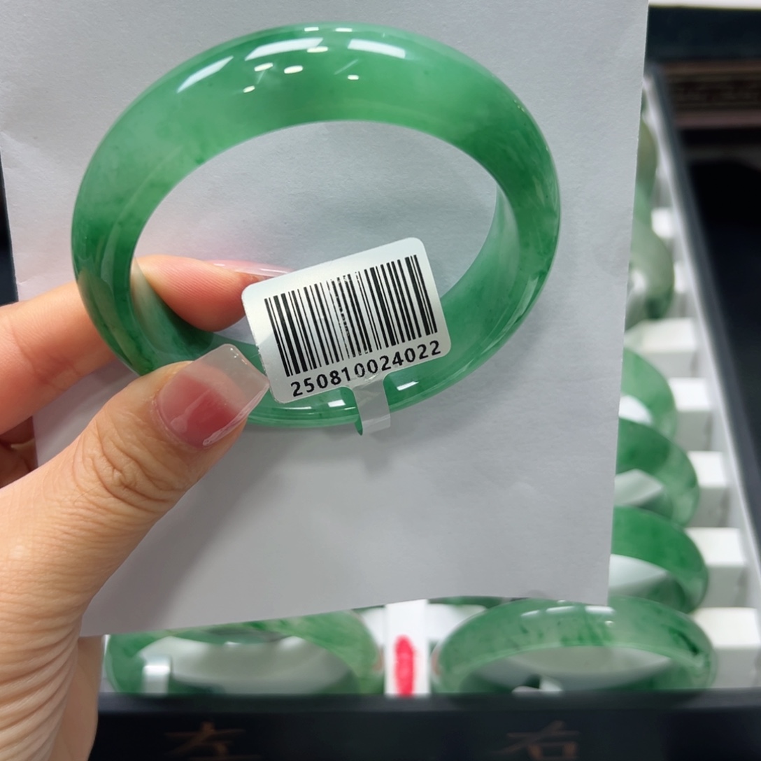 石英质玉（非洲翠）未镶嵌手镯