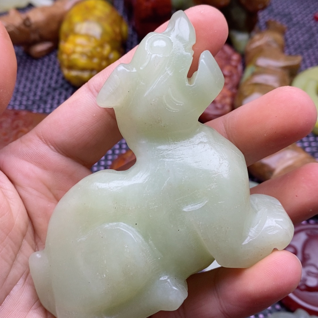 蛇纹石玉颈饰未镶嵌