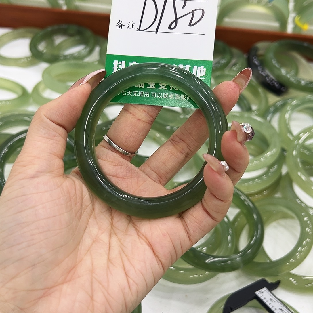 有****蛇纹石玉未镶嵌手镯