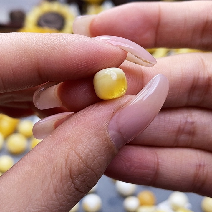 琥珀裸石未镶嵌老型尺寸9*8mm微瑕