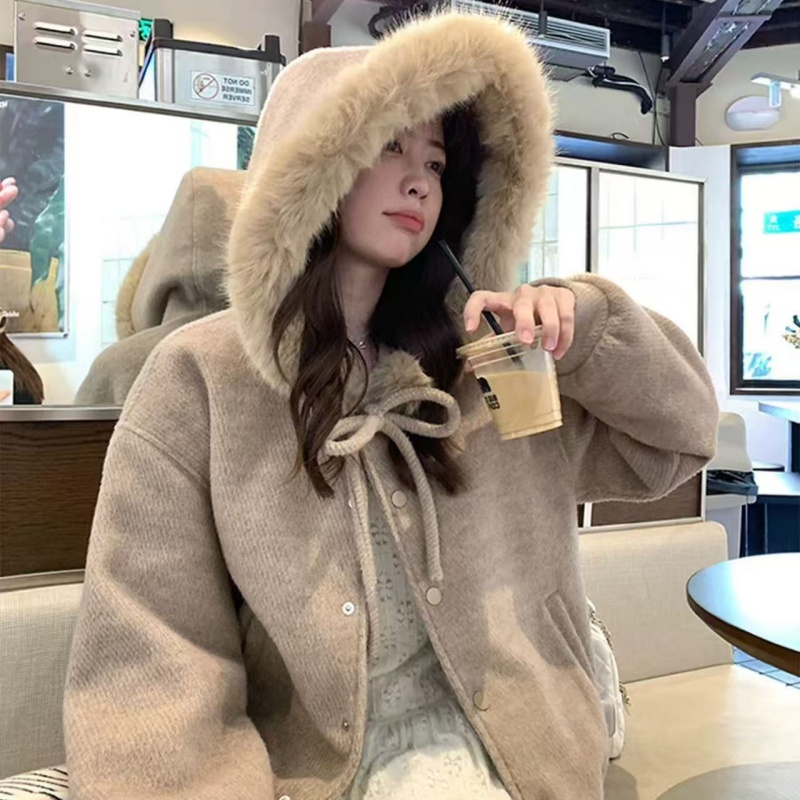 2025年新款蝴蝶结绑带大毛领连帽毛呢厚外套女好看棉服冬装