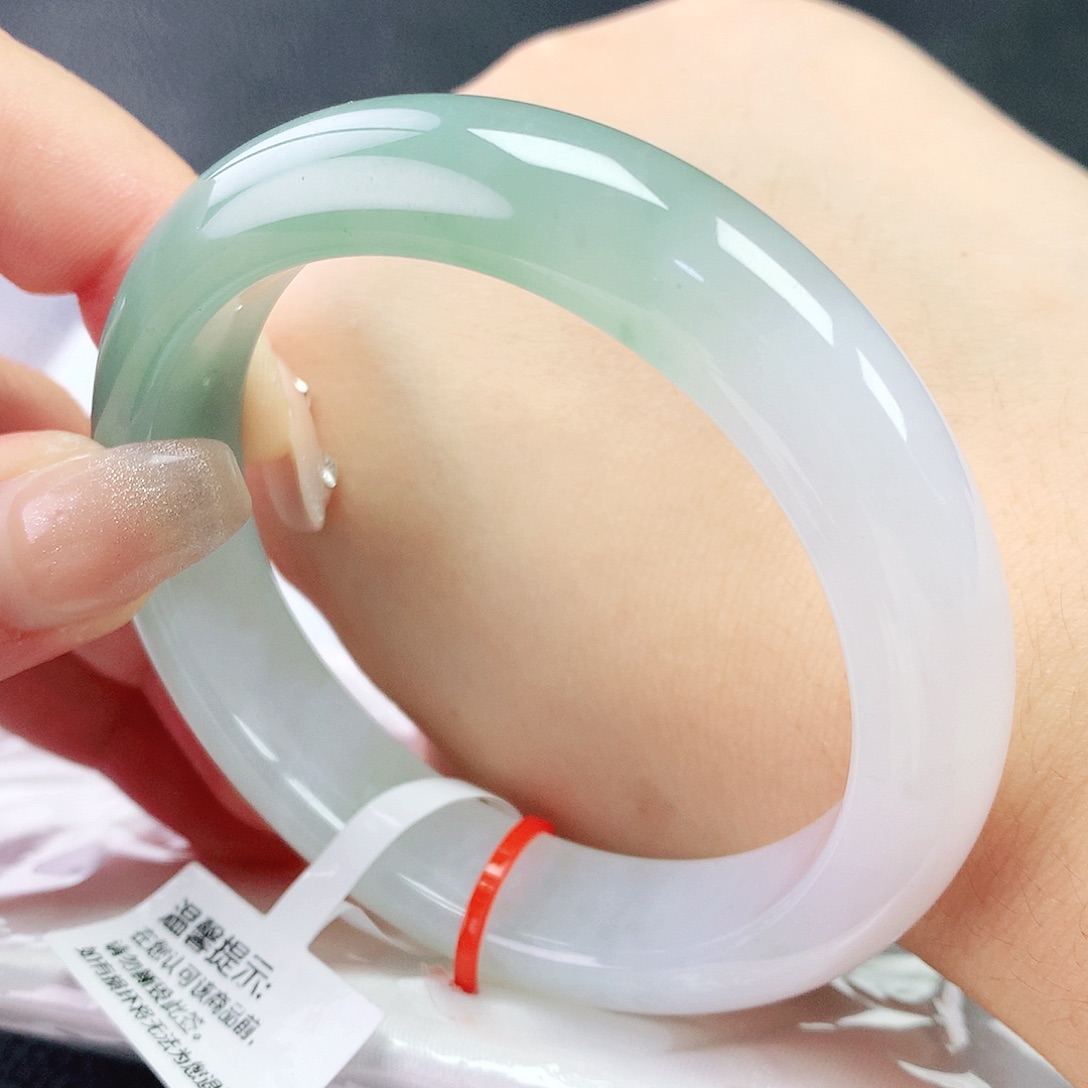 翡翠手镯未镶嵌56+圈