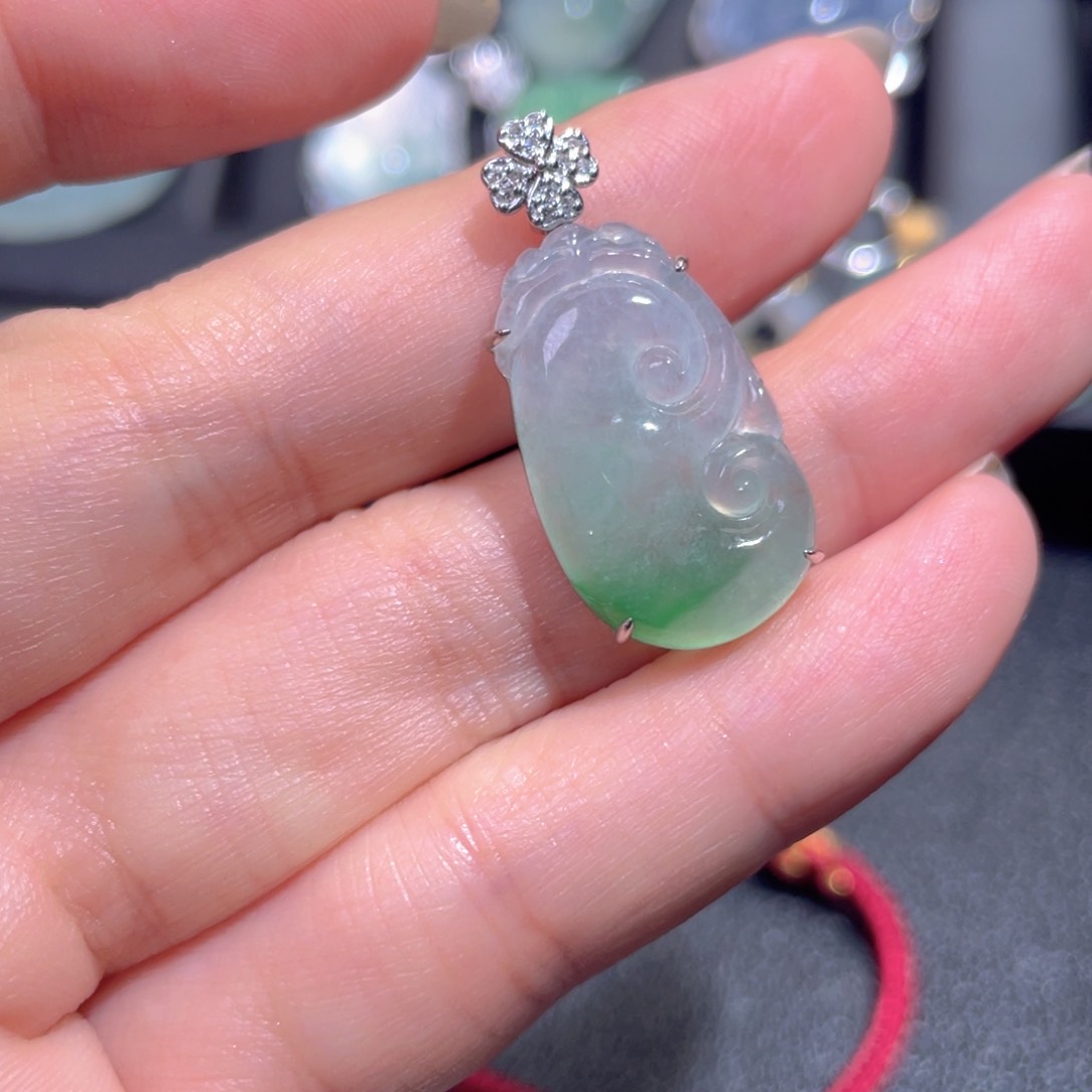 颈饰18K金镶嵌翡翠翡翠