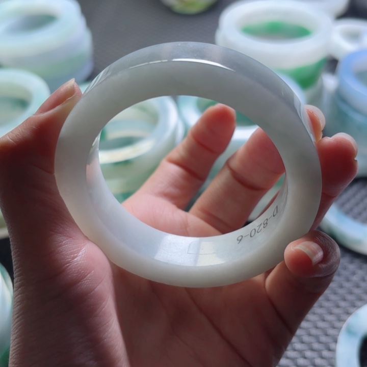 狮***狮定制翡翠未镶嵌不退不换