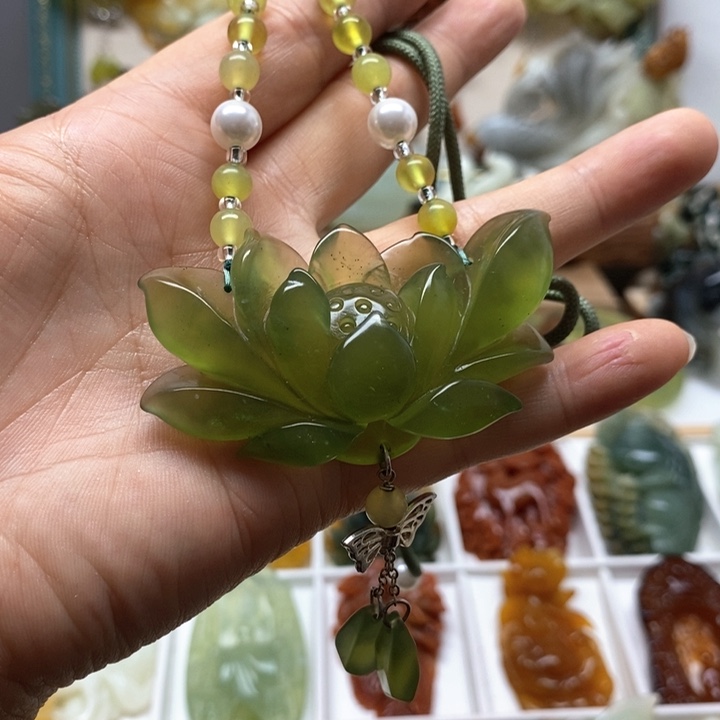 未镶嵌蛇纹石玉颈饰